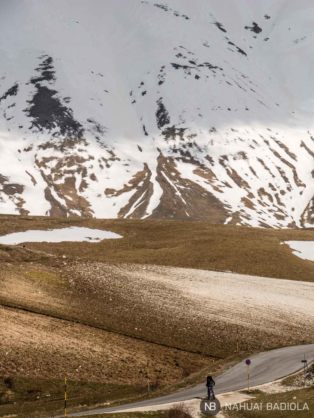 Bicycle route along the piano piccolo along the Vettore mountain, Castelluccio di Norcia.